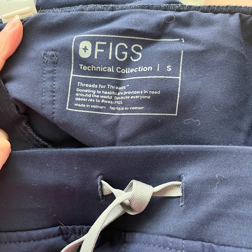 Figs size small joggers